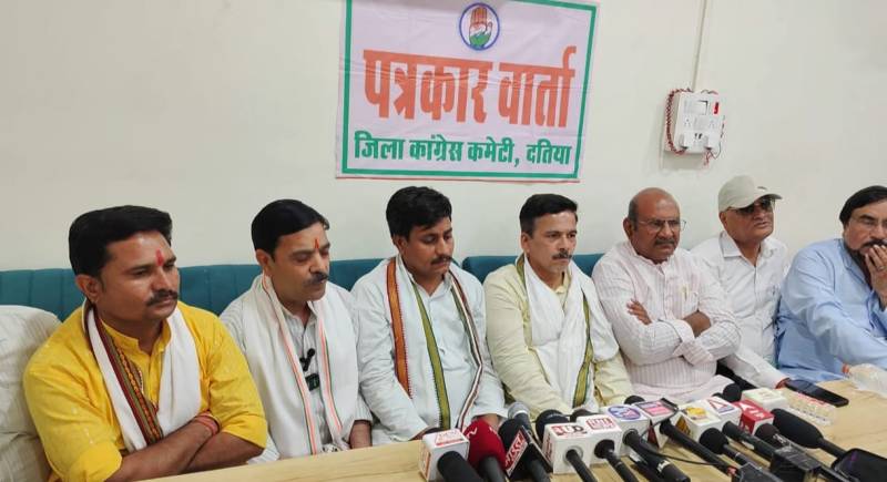 भाजपा अपने कार्यकर्ताओं को कांग्रेसी बताकर भ्रम फैला रही