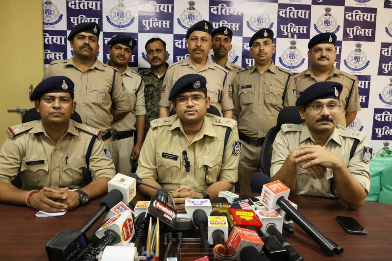 11 लाख की कार से घूम रहा था युवक, पुलिस ने पहुंचाया सलाखों के पीछे !